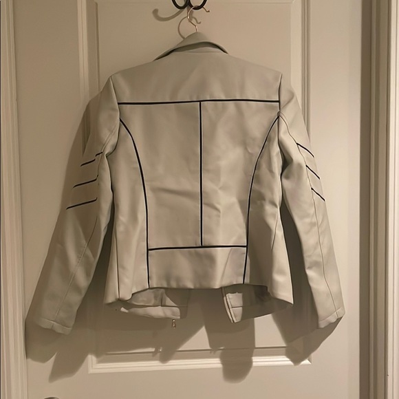 100% Polyester Jacket - Picture 2 of 5